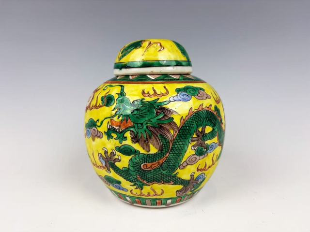古玩陶瓷清末民初·黃地五彩雙龍戲珠蓋罐拍賣，當前價格548元