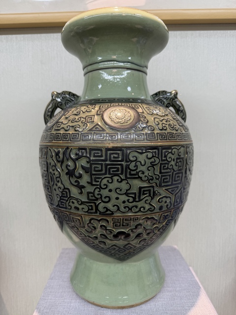 古玩陶瓷青釉鐵骨泥饕餮紋雙耳洗口尊真品鑒賞圖