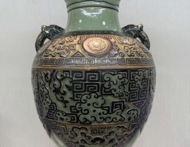 古玩陶瓷青釉鐵骨泥饕餮紋雙耳洗口尊真品鑒賞圖