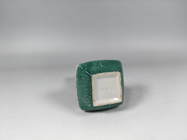 古玩陶瓷民國松石綠釉四方賞瓶真品鑒賞圖