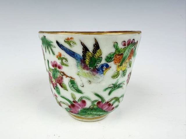 古玩陶瓷清晚期·花蝶蟲紋杯拍賣，當前價格168元