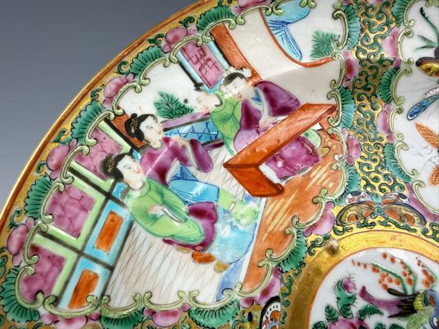 古玩陶瓷清晚期·西廂記人物蝶紋折沿盤拍賣，當前價格198元