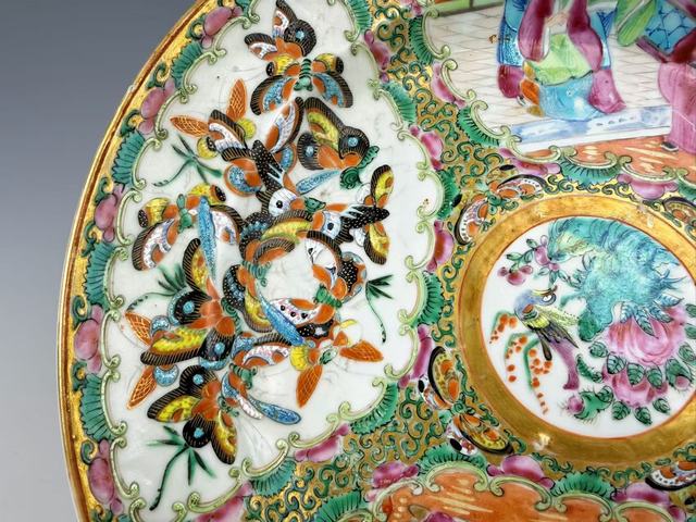 古玩陶瓷清晚期·西廂記人物蝶紋折沿盤拍賣，當前價格198元