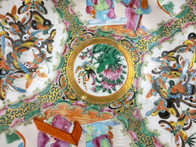 古玩陶瓷清晚期·西廂記人物蝶紋折沿盤拍賣，當前價格198元