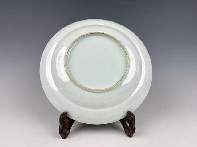 古玩陶瓷清晚期·西廂記人物蝶紋折沿盤拍賣，當前價格198元