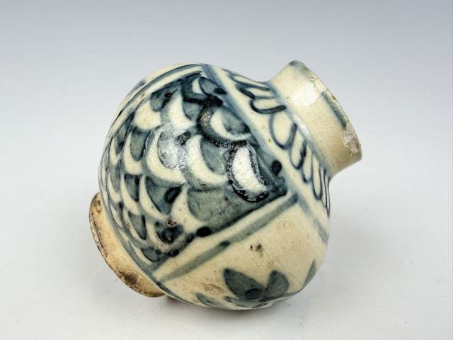 古玩陶瓷明晚期·青花開窗花卉水盂拍賣，當前價格396元