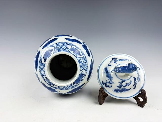 古玩陶瓷清晚期·青花雙龍戲珠大瓶拍賣，當(dāng)前價格776元