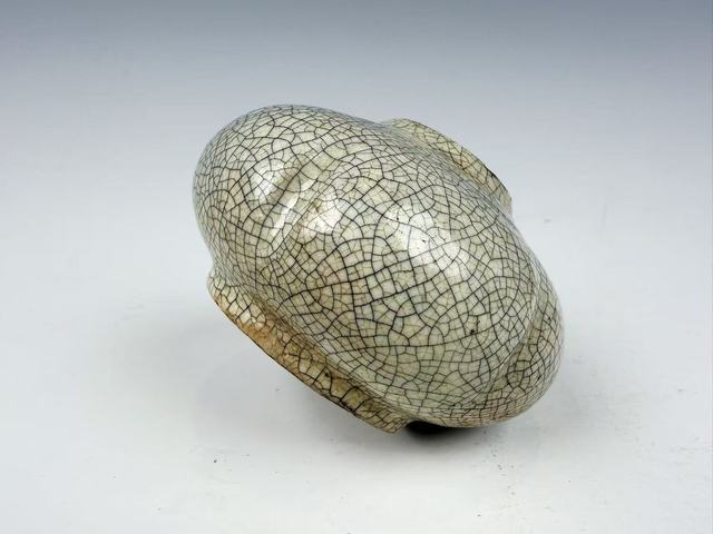 古玩陶瓷清晚期·哥釉瓜棱水盂拍賣，當前價格0元