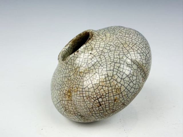 古玩陶瓷清晚期·哥釉瓜棱水盂拍賣，當前價格0元