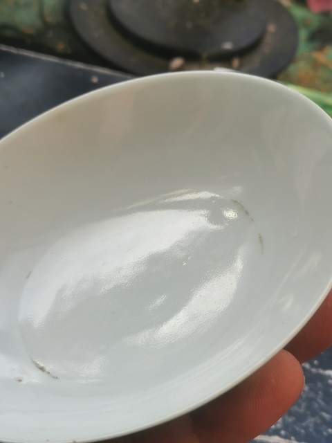 古玩陶瓷松石綠地堆白花卉紋碗真品鑒賞圖