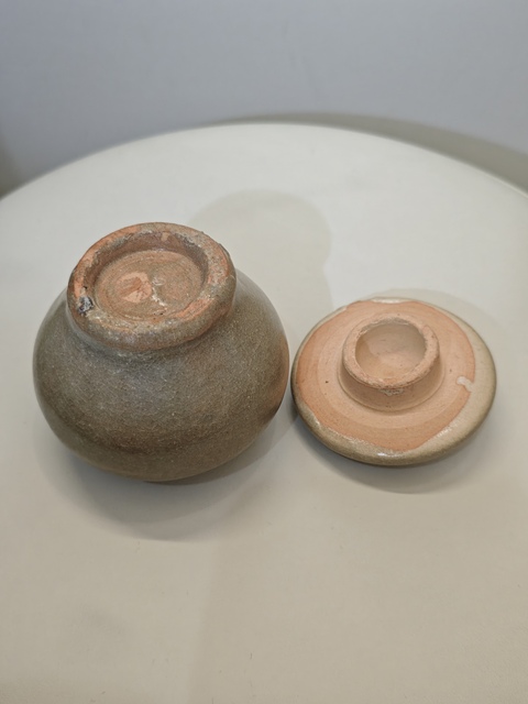 古玩陶瓷龍泉窯蓋罐真品鑒賞圖