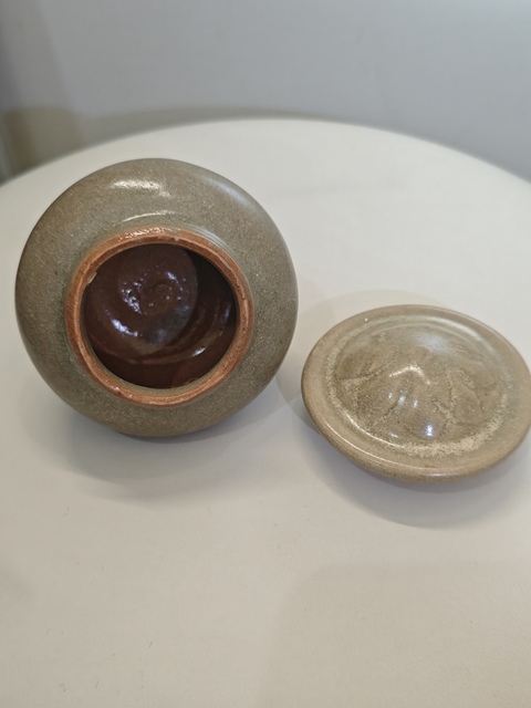 古玩陶瓷龍泉窯蓋罐真品鑒賞圖