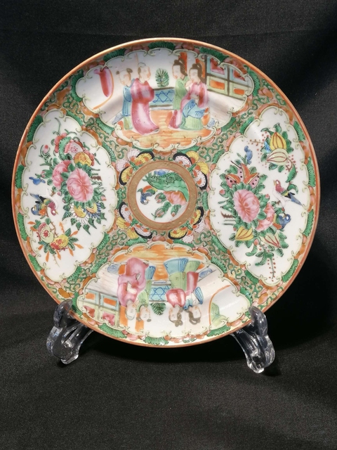 古玩陶瓷人物花鳥蝶紋廣彩盤真品鑒賞圖