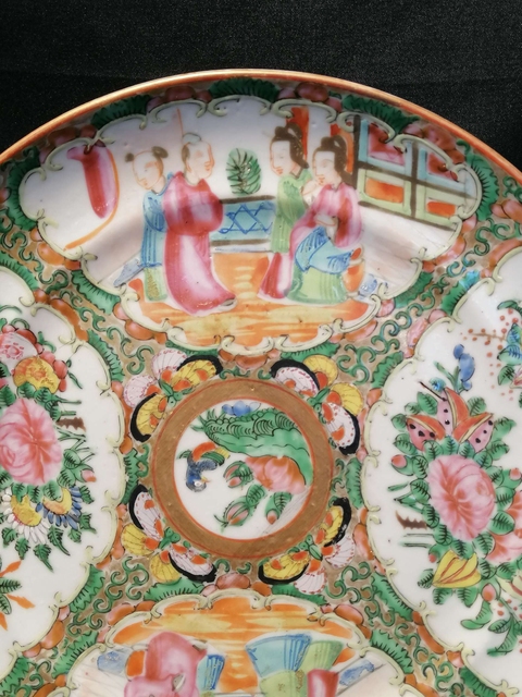 古玩陶瓷人物花鳥蝶紋廣彩盤真品鑒賞圖