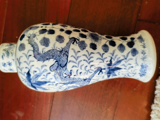 古玩陶瓷青花龍穿花紋雞腿瓶真品鑒賞圖