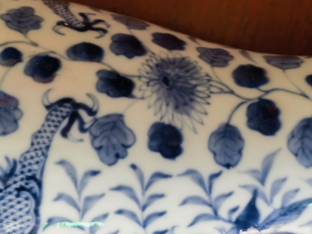 古玩陶瓷青花龍穿花紋雞腿瓶真品鑒賞圖