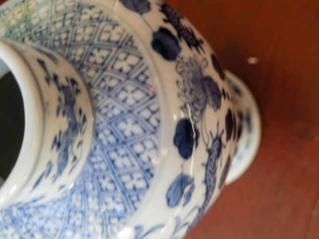 古玩陶瓷青花龍穿花紋雞腿瓶真品鑒賞圖