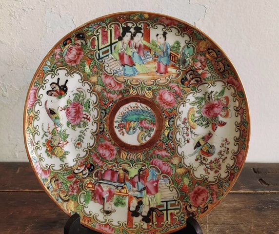 古玩陶瓷人物花鳥蝶紋廣彩盤真品鑒賞圖
