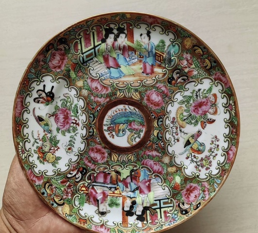 古玩陶瓷人物花鳥蝶紋廣彩盤真品鑒賞圖
