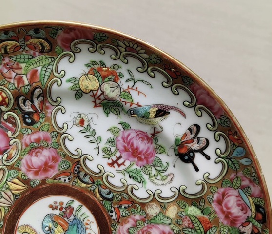 古玩陶瓷人物花鳥蝶紋廣彩盤真品鑒賞圖