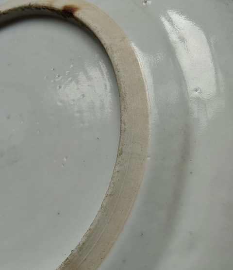 古玩陶瓷人物花鳥蝶紋廣彩盤真品鑒賞圖