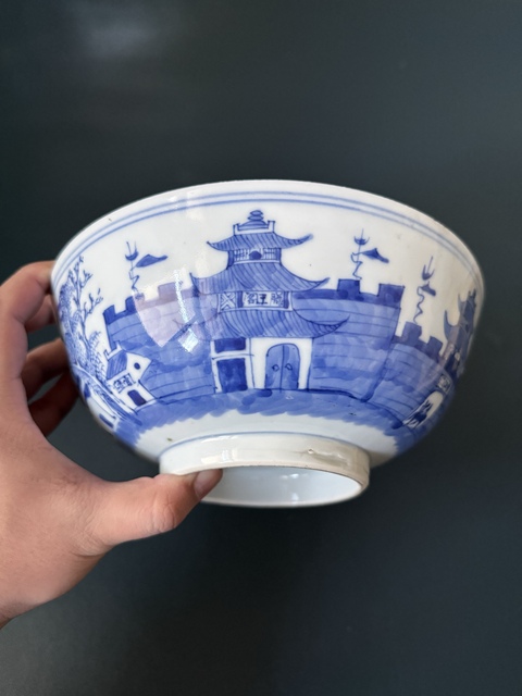 古玩陶瓷清·光緒滕王閣章江門山水圖青花大碗拍賣，當(dāng)前價格1600元