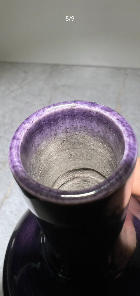 古玩陶瓷清中期 茄皮紫釉天球瓶真品鑒賞圖