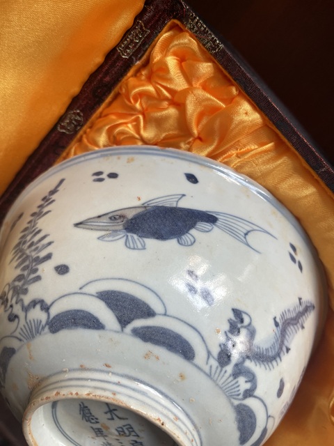 古玩陶瓷青花釉里紅魚藻紋碗真品鑒賞圖