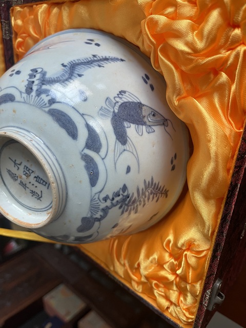 古玩陶瓷青花釉里紅魚藻紋碗真品鑒賞圖