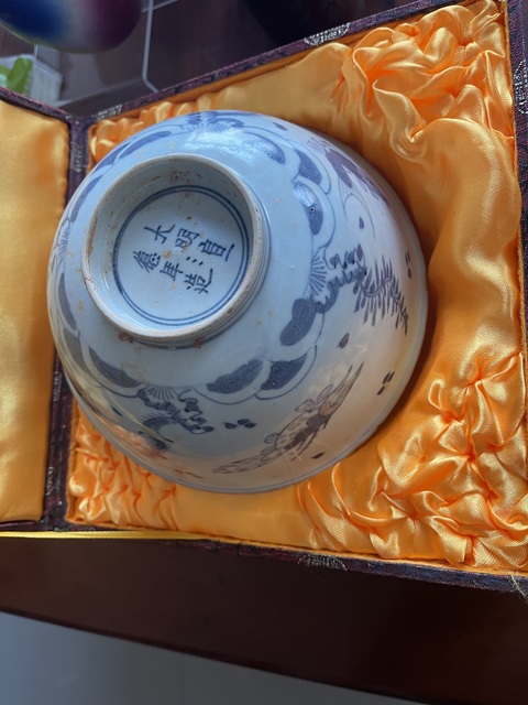 古玩陶瓷青花釉里紅魚藻紋碗真品鑒賞圖