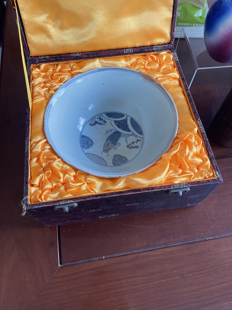 古玩陶瓷青花釉里紅魚藻紋碗真品鑒賞圖