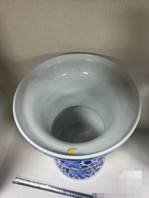 古玩陶瓷青花花卉紋花觚真品鑒賞圖