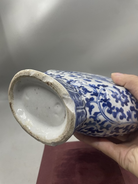古玩陶瓷花間龍紋青花抱月瓶真品鑒賞圖