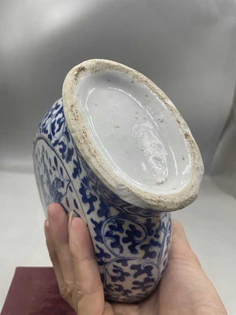 古玩陶瓷花間龍紋青花抱月瓶真品鑒賞圖