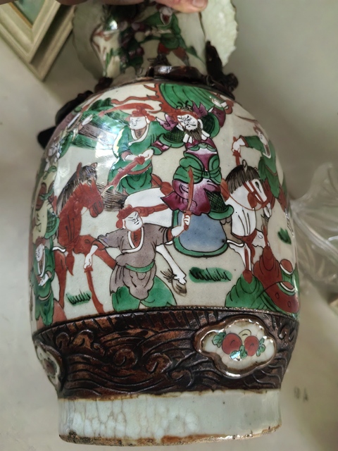 古玩陶瓷清晚期哥釉五彩戰(zhàn)將紋瓶真品鑒賞圖