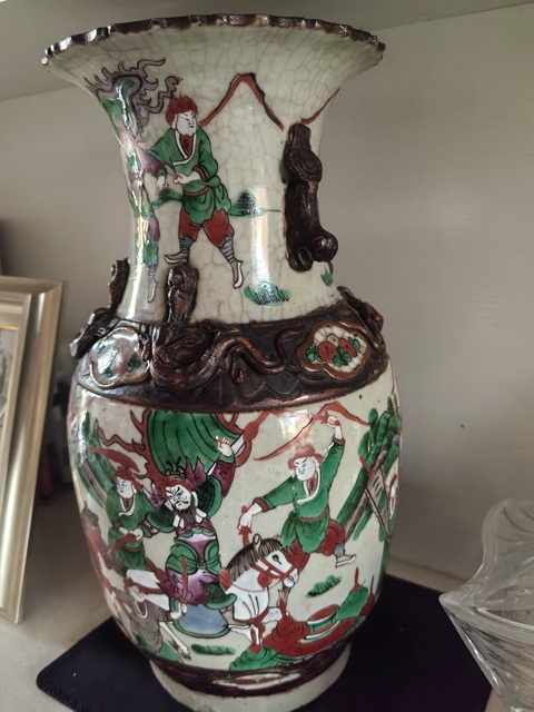 古玩陶瓷清晚期哥釉五彩戰(zhàn)將紋瓶真品鑒賞圖