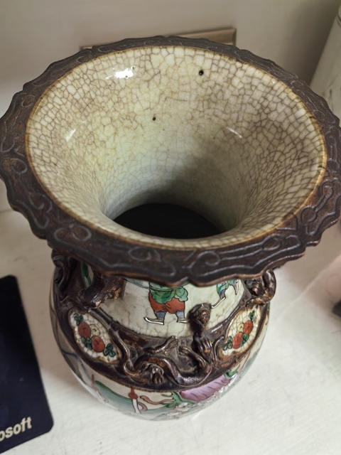 古玩陶瓷清晚期哥釉五彩戰(zhàn)將紋瓶真品鑒賞圖