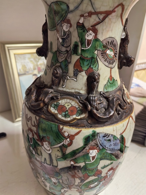 古玩陶瓷清晚期哥釉五彩戰(zhàn)將紋瓶真品鑒賞圖