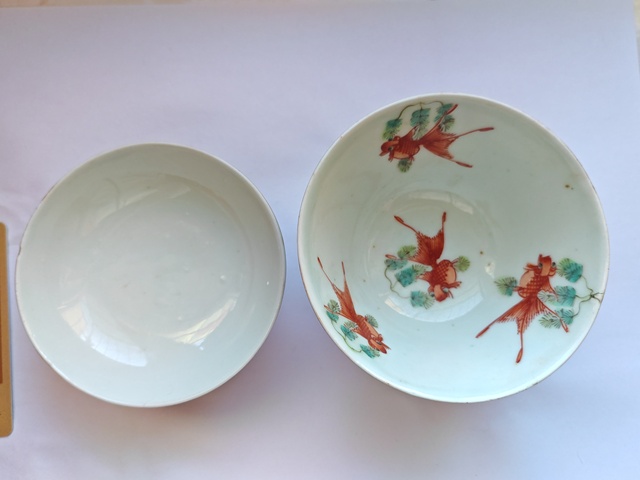 古玩陶瓷清 外紫金釉內(nèi)礬紅魚藻紋蓋碗真品鑒賞圖