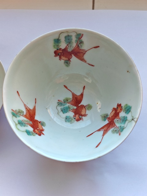 古玩陶瓷清 外紫金釉內(nèi)礬紅魚藻紋蓋碗真品鑒賞圖