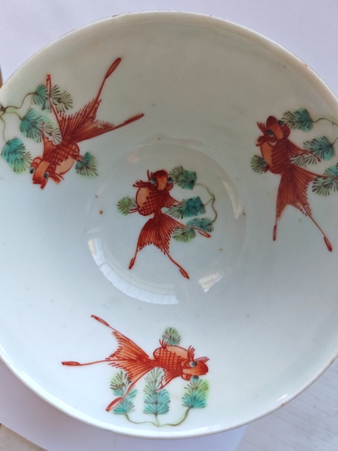 古玩陶瓷清 外紫金釉內(nèi)礬紅魚藻紋蓋碗真品鑒賞圖