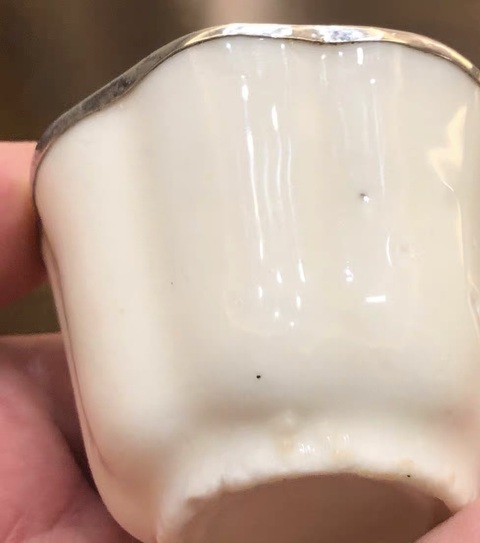 古玩陶瓷白釉花口杯真品鑒賞圖