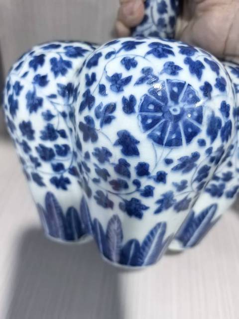 古玩陶瓷青花五管瓶真品鑒賞圖