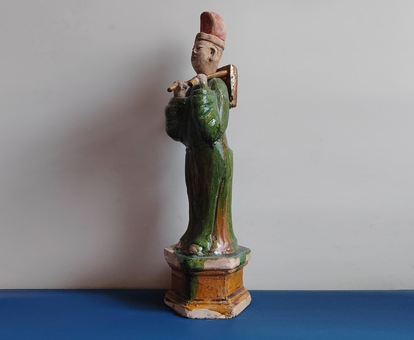 古玩陶瓷碩大的精品明代三彩背桌人物俑45.5厘米拍賣，當前價格266元