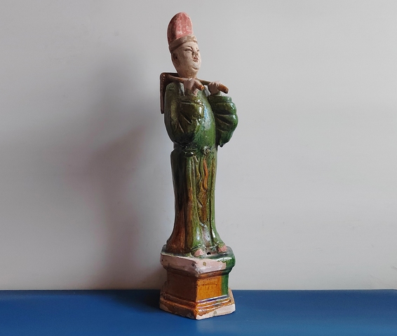 古玩陶瓷碩大的精品明代三彩背桌人物俑45.5厘米拍賣，當前價格266元