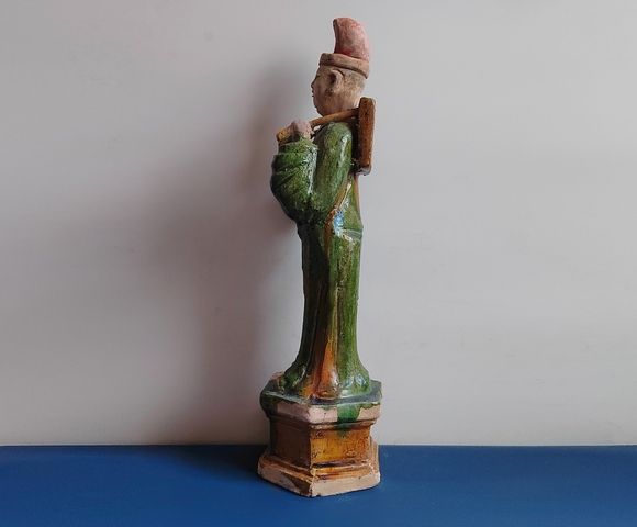 古玩陶瓷碩大的精品明代三彩背桌人物俑45.5厘米拍賣，當前價格266元