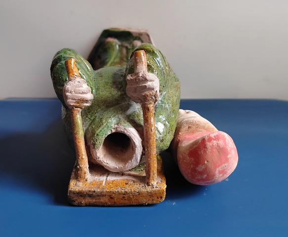 古玩陶瓷碩大的精品明代三彩背桌人物俑45.5厘米拍賣，當前價格266元