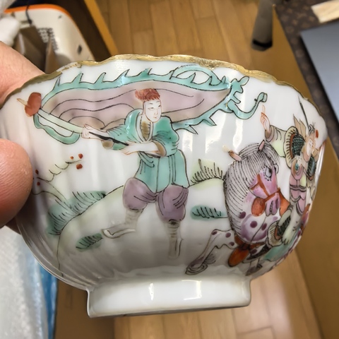 古玩陶瓷粉彩人物故事紋菊瓣碗真品鑒賞圖