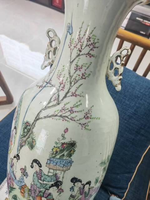 古玩陶瓷粉彩仕女紋雙松葉耳撇口瓶真品鑒賞圖