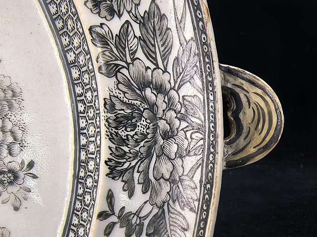 古玩陶瓷清代乾隆時(shí)期墨彩描金花卉紋溫盤(pán)拍賣，當(dāng)前價(jià)格2888元